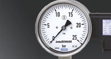 Pressure gauges with output signals